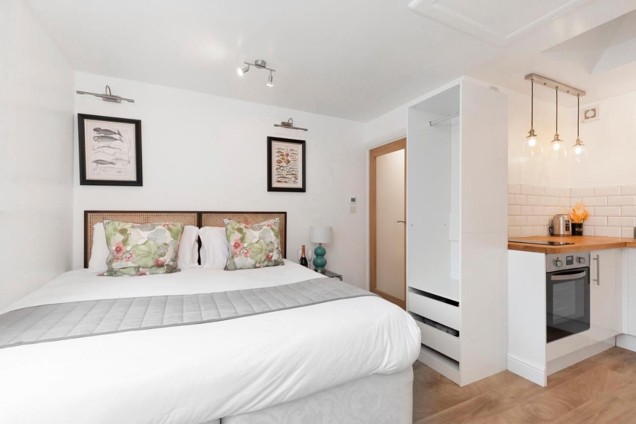 Modern Self Contained Studio Home Cheltenham Bagian luar foto