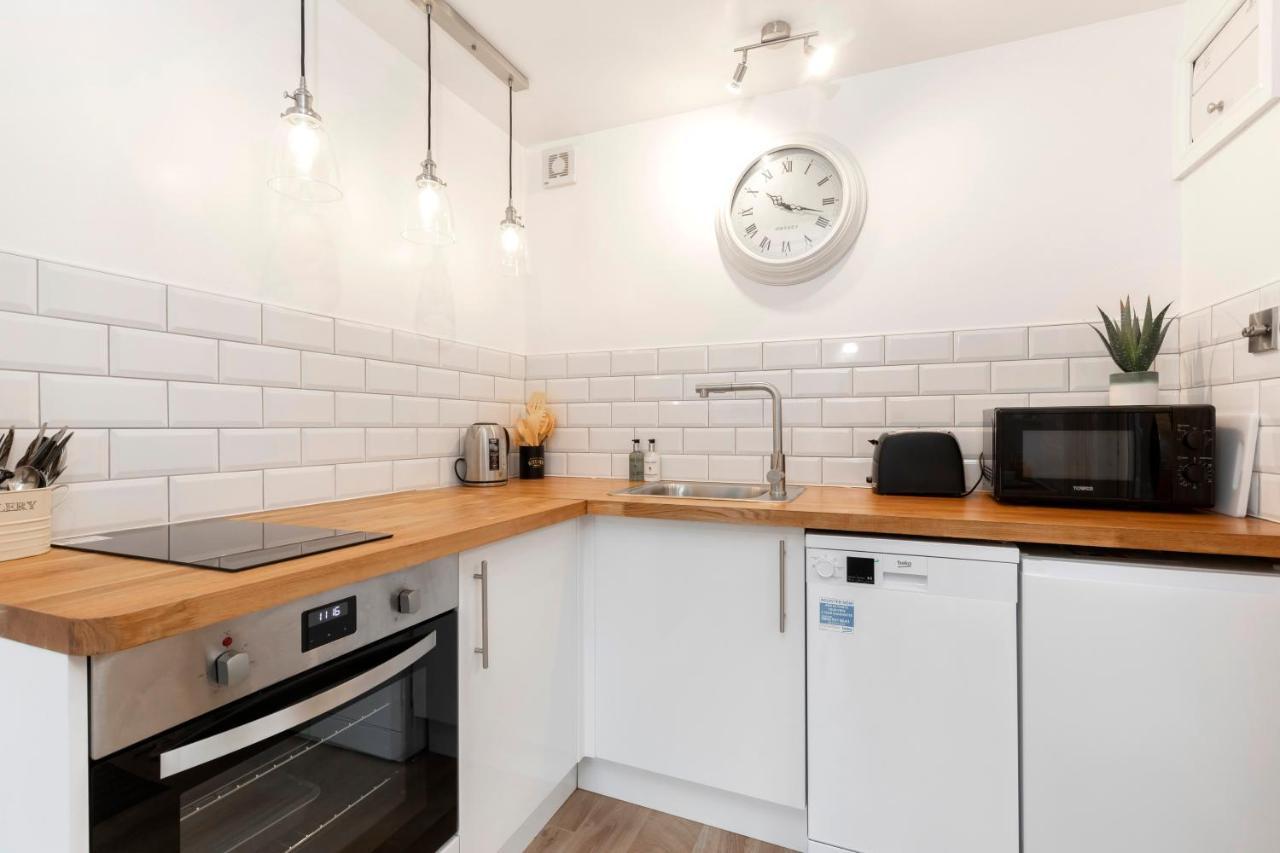 Modern Self Contained Studio Home Cheltenham Bagian luar foto