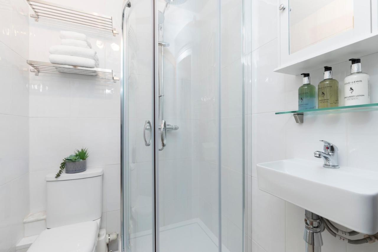 Modern Self Contained Studio Home Cheltenham Bagian luar foto