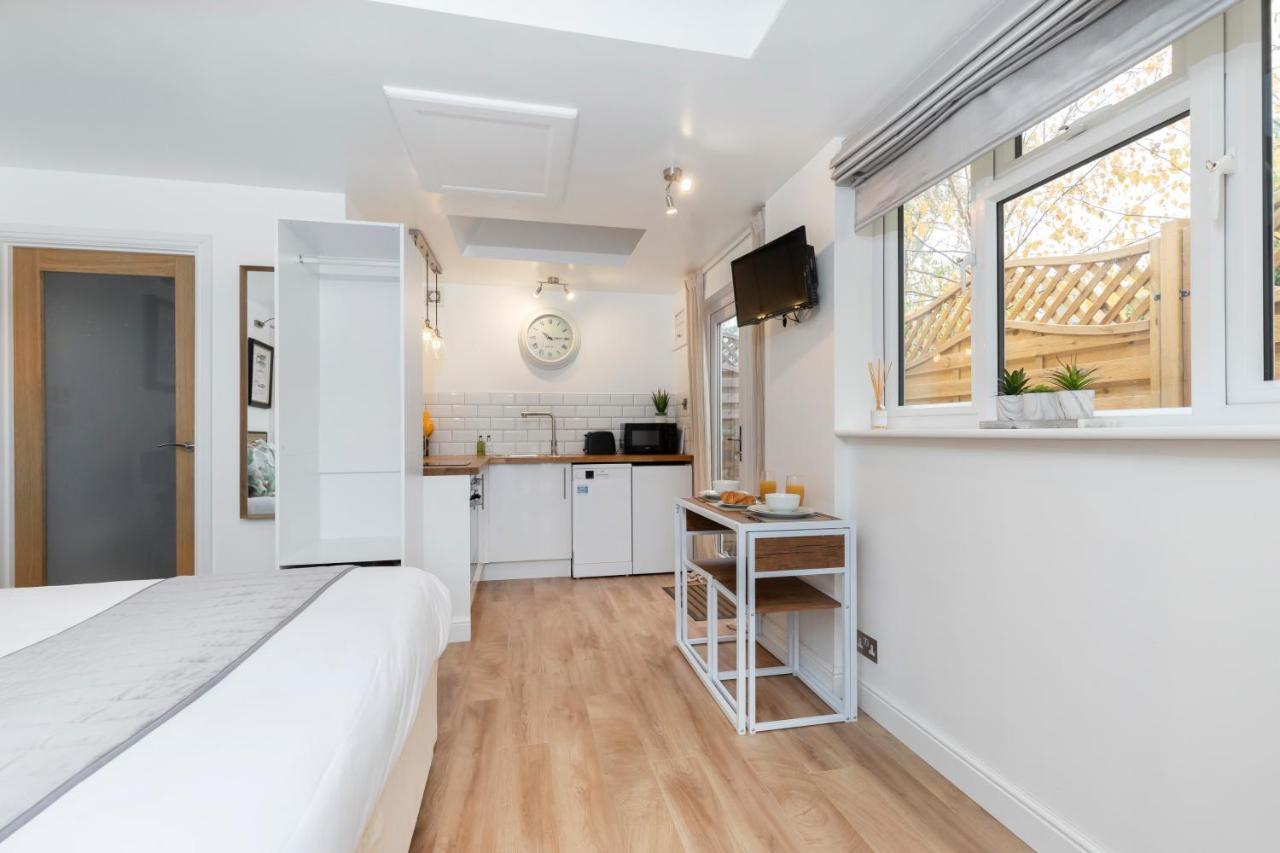 Modern Self Contained Studio Home Cheltenham Bagian luar foto